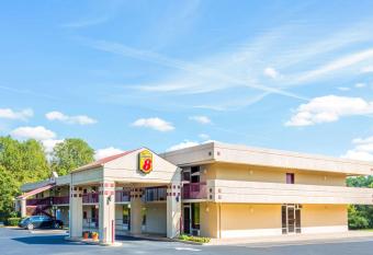 Super 8 by Wyndham Commerce has Smoking rooms