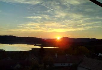 J  zmin Apartman allows 18 year olds to book a room