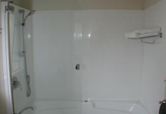 Lakeside Taupo Motel has Balcony rooms