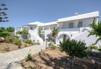 Maroussa Studios has Balcony rooms