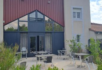 H  tel Le Grand Ch  ne allows 18 year olds to book a room