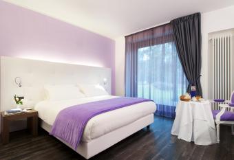 Bed&Garden allows 18 year olds to book a room