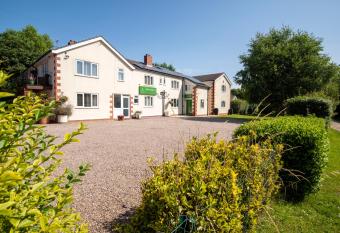 Bridleways Guesthouse & Holiday Homes allows 18 year olds to book a room