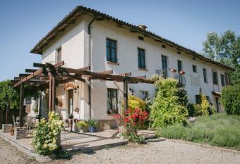 I Grilli allows 18 year olds to book a room