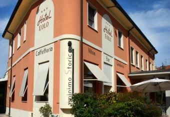 Hotel Eolo has Balcony rooms