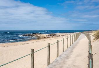 Madalena Beach Apartment by MP allows 18 year olds to book a room