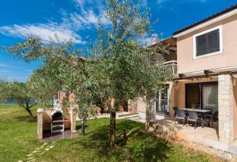 Apartments Amfora Plava Laguna has Balcony rooms