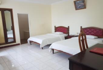 Hung Vuong Hotel allows 18 year olds to book a room