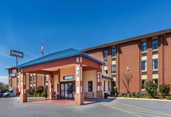 Travelodge by Wyndham Winchester has Smoking rooms