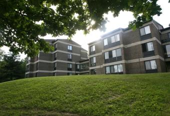 Au Campus-H  bergement h  telier Universit   de Sherbrooke allows 18 year olds to book a room