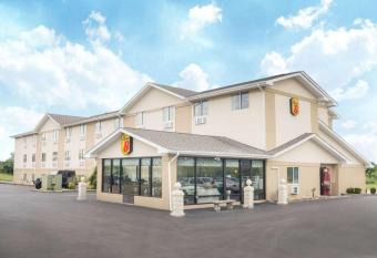 Super 8 by Wyndham Corbin/London KY has Smoking rooms