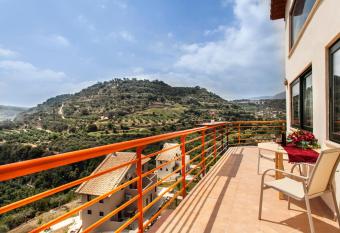 Estate Kares has rooms with a private hot tub