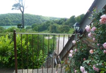 Higher Greenway Annexe has Balcony rooms