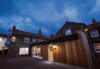 Royal Oak Hotel allows 18 year olds to book a room