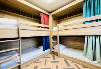 The People Le Havre allows 18 year olds to book a room