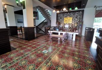 Dee Andaman Hotel has Balcony rooms