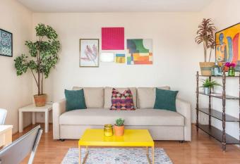 Appartement    10 minutes du centre de Paris avec le RER B has Balcony rooms