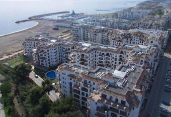 Marina de la duquesa 602 allows 18 year olds to book a room