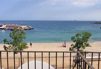 Hotel Llafranch has Balcony rooms