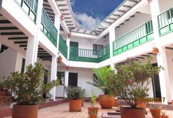 Esquina Colonial has Balcony rooms