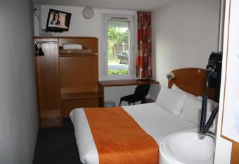 H  tel Quick Palace Valence Nord allows 18 year olds to book a room