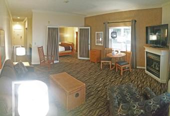 Cherry Tree Inn & Suites has Balcony rooms
