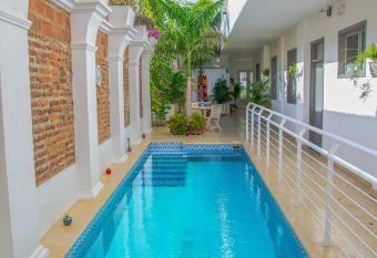 El Cactus Luxury Apartments in Historic Center allows 18 year olds to book a room