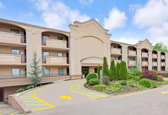 Travelodge by Wyndham Parsippany has Smoking rooms