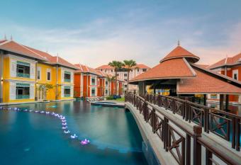 Memoire Palace Resort & Spa has rooms with a private hot tub