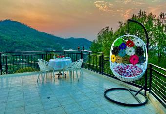 Whispering Winds Villa has Smoking/Balcony rooms