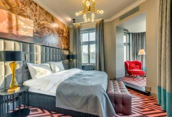 Grand Poet Hotel and SPA by Semarah allows 18 year olds to book a room