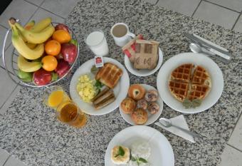 California Inn Barstow has Balcony rooms