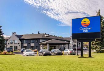 Comfort Inn Aeroport Dorval has Balcony rooms