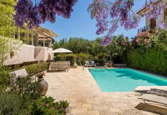 Tria Luxury Residences has Balcony rooms