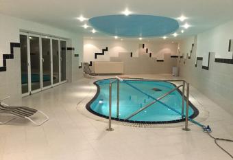 Justyna allows 18 year olds to book a room