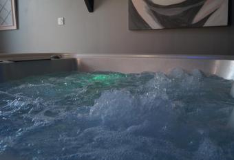 Les Charmes du Petit Pr   - Chambre d H  tes allows 18 year olds to book a room