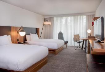 DoubleTree By Hilton Atlanta Windy Hill Ballpark has Balcony rooms