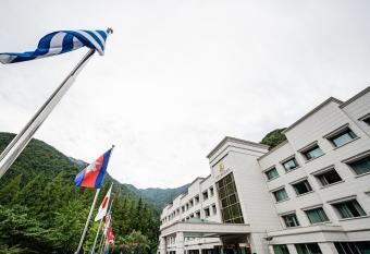 Hotel Geumosan allows 18 year olds to book a room