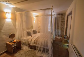 La Posada De Lola has Balcony rooms