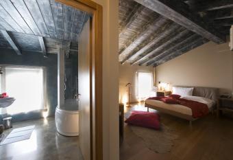 Albergo La Braseria has rooms with a private hot tub