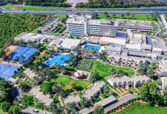 Radisson Blu Hotel & Resort, Al Ain allows 18 year olds to book a room