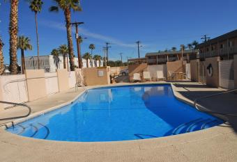 Stone Inn Extended Stay U of A has Smoking rooms