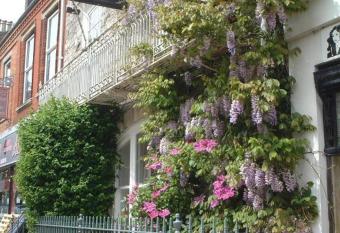 The Casterbridge has Balcony rooms