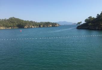 Villa Heyday has rooms with a private hot tub