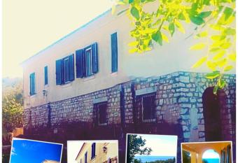 Da Sofia has rooms with a private hot tub