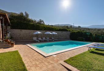 Agriturismo Monte Cologna has Balcony rooms