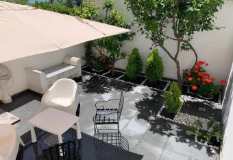 Lemon Tree has Balcony rooms