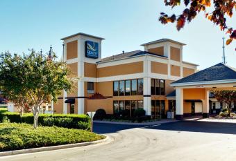 Quality Inn & Suites Matthews - Charlotte has Balcony rooms