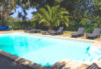 G  te des Orgues de la Sybille Eucalyptus has rooms with a private hot tub