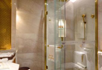 ChengDu Trika Tsang International Hotel allows 18 year olds to book a room